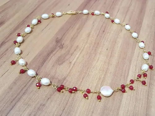 Colar de Pérolas de Água Doce e Jade Rubi