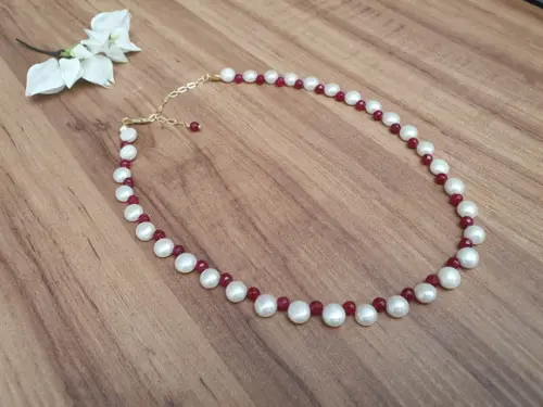 Colar de Pérolas de Água Doce e Jade Rubi