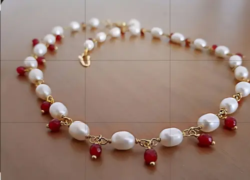 Colar de Pérolas de Água Doce e Pedras Naturais Jade Rubi