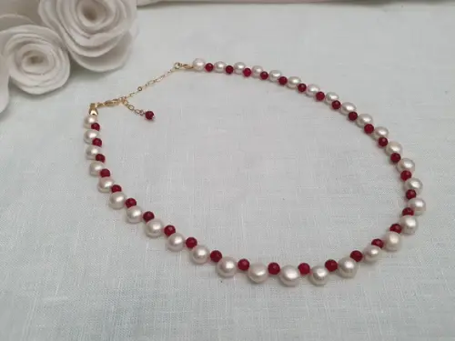 Colar de Pérolas de Água Doce e Jade Rubi