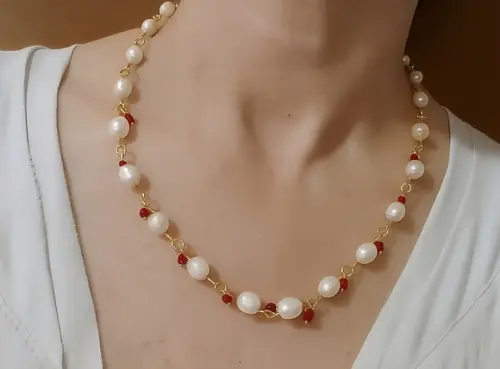 Colar de Pérolas de Água Doce e Pedras Naturais Jade Rubi