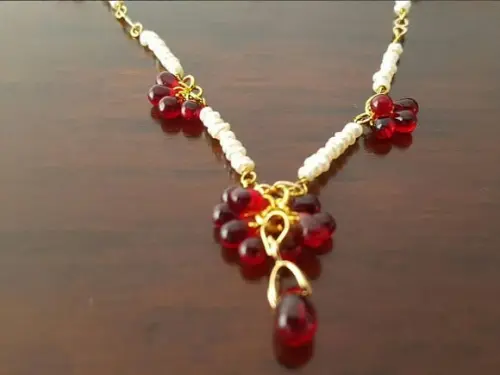 Colar de Pérolas e Cristais Checos