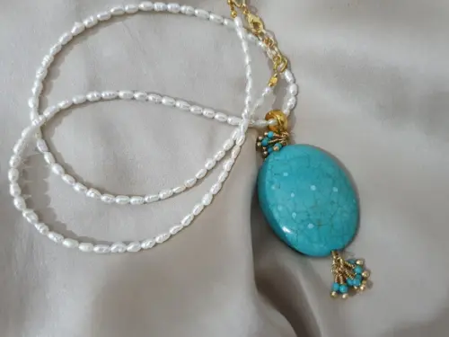 Colar de Pérolas e Hawlita Azul Turquesa