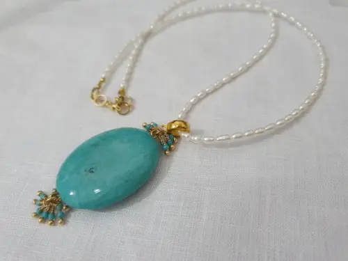 Colar de Pérolas e Hawlita Azul Turquesa