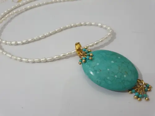 Colar de Pérolas e Hawlita Azul Turquesa