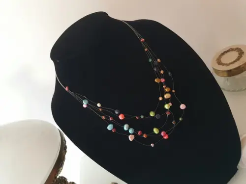 Colar de Pérolas Naturais Coloridas