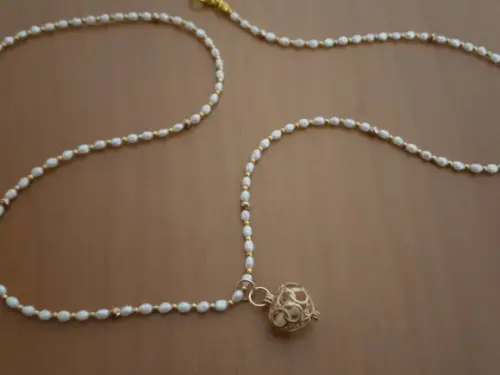 Colar de Pérolas Naturais com Pingente Coração