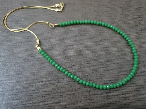 Colar Dourado Banhado com Cristal Verde Esmeralda
