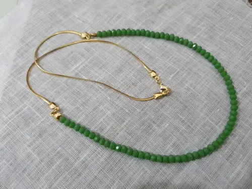 Colar Dourado Banhado com Cristal Verde Esmeralda