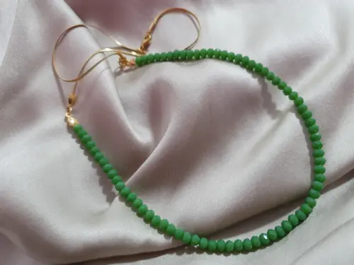 Colar Dourado Banhado com Cristal Verde Esmeralda