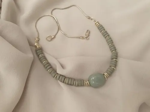 Colar Dourado Banhado com Pedra Natural Jade Verde