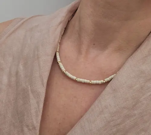 Colar Dourado Banhado com Pedra Natural Rodocrosita Bruta
