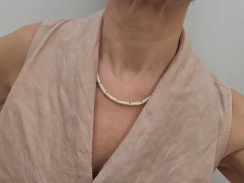 Colar Dourado Banhado com Pedra Natural Rodocrosita Bruta