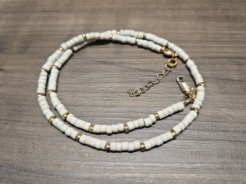 Colar Dourado Banhado com Pedra Natural Rodocrosita Bruta