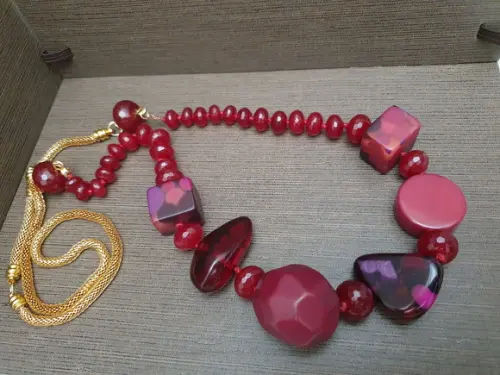 Colar Dourado Banhado Com Pedras Jade Rubi