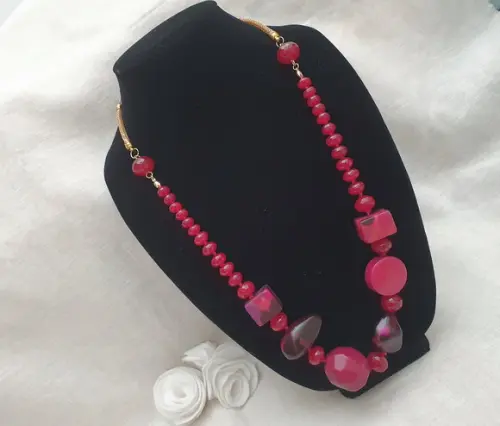 Colar Dourado Banhado Com Pedras Jade Rubi