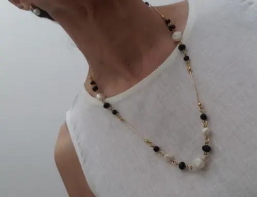 Colar Dourado com Cristal e Pérolas Naturais