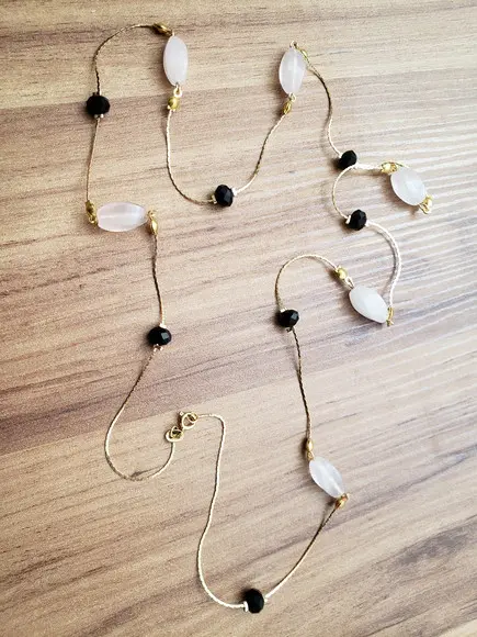 Colar Dourado com Cristal e Quartzo Rosa