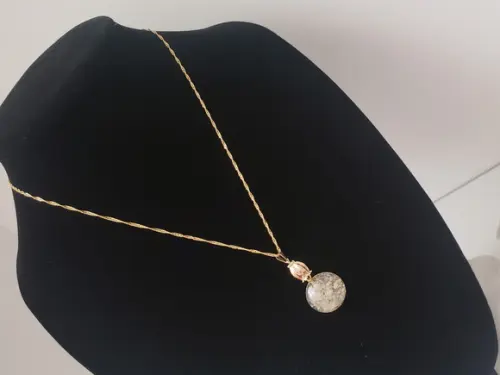 Colar Dourado com Cristal Rutilado