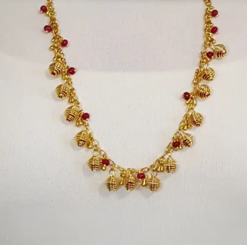 Colar Dourado com Pedras Naturais Jade Rubi