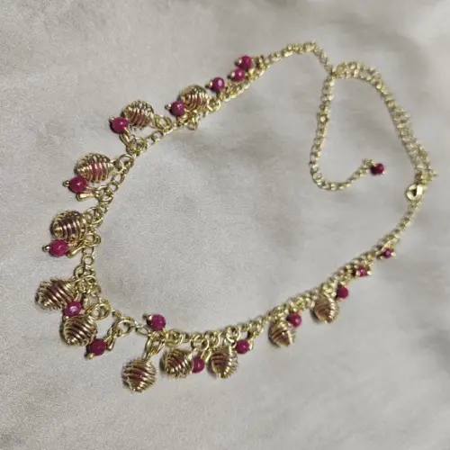 Colar Dourado com Pedras Naturais Jade Rubi