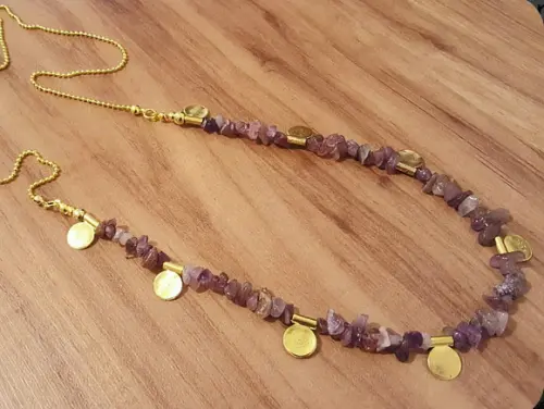 Colar Dourado de Pedras Naturais Ametista