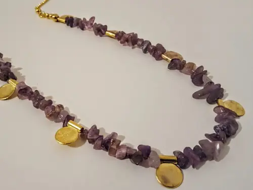 Colar Dourado de Pedras Naturais Ametista