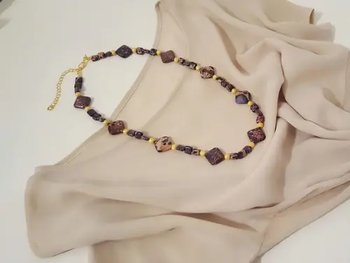 Colar Dourado de Pedras Naturais Jasper Imperador Roxo