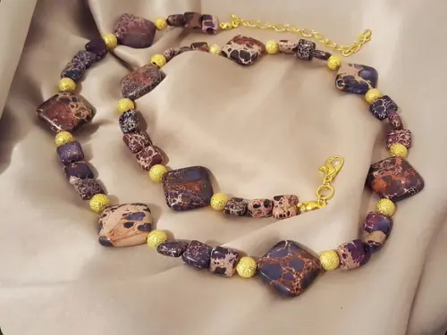 Colar Dourado de Pedras Naturais Jasper Imperador Roxo
