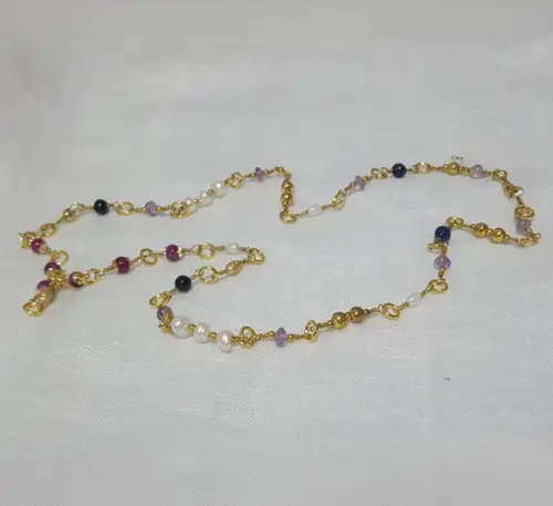 Colar Dourado Multicolorido com Pedras e Pérolas Naturais