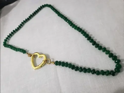 Colar Dourado Pedras Naturais Jade Verde