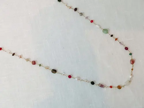 Colar Longo Banhado com Pedras Naturais