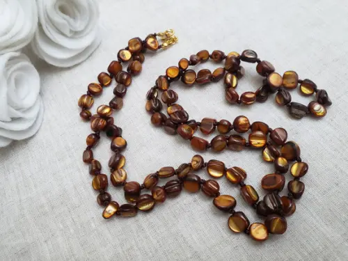Colar Longo de Madrepérolas Chocolate