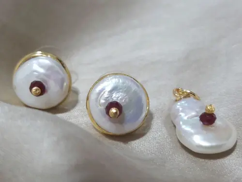 Conjunto Banhado com Pérola Natural e Pedra Jade Rubi