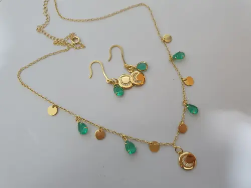 Conjunto de Brinco e Colar Banhados com Cristais Esmeralda