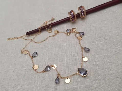 Conjunto De Brinco E Colar De Pingentes E Cristais Lavanda