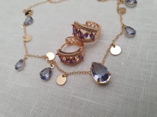 Conjunto De Brinco E Colar De Pingentes E Cristais Lavanda