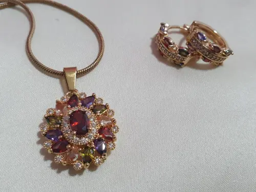 Conjunto De Brinco E Colar Com Cristais Coloridos Ii