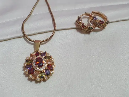 Conjunto De Brinco E Colar Com Cristais Coloridos Ii