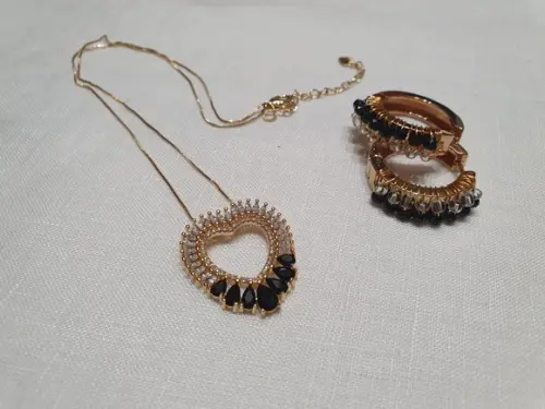 Conjunto de Colar Coração e Brinco Argola com Cristais