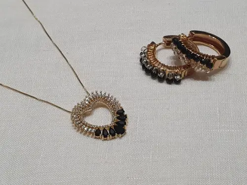 Conjunto de Colar Coração e Brinco Argola com Cristais