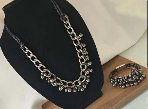 Conjunto de Colar de Corrente e Pulseira com Bolas Grafite