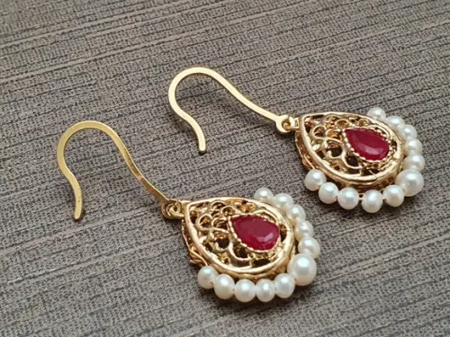 Conjunto De Colar E Brinco Com Cristal Rubi E Pérolas