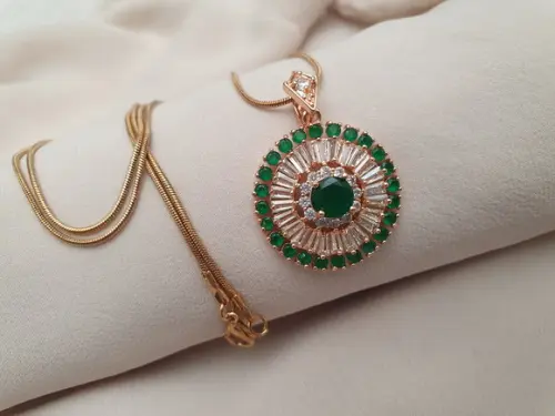 Conjunto de Colar e Brinco com Cristal Verde e Zircônias