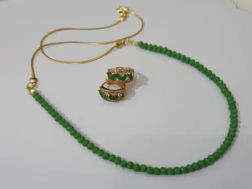 Conjunto de Colar e Brinco com Cristal Verde Esmeralda