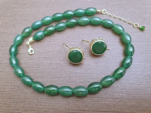 Conjunto de Colar e Brinco de Pedra Natural Jade