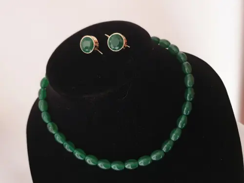 Conjunto de Colar e Brinco de Pedra Natural Jade