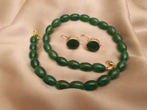 Conjunto de Colar e Brinco de Pedra Natural Jade
