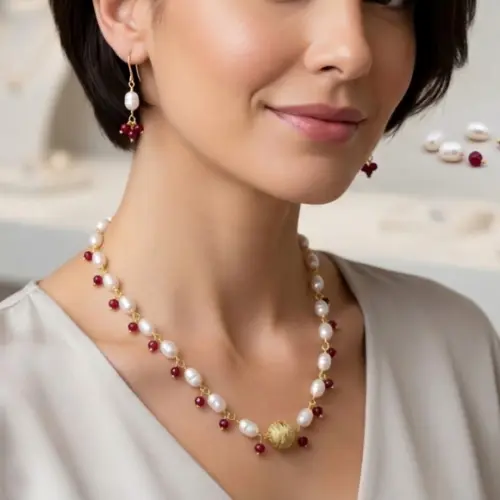 Conjunto de Colar e Brinco de Pérolas e Pedras Jade Rubi