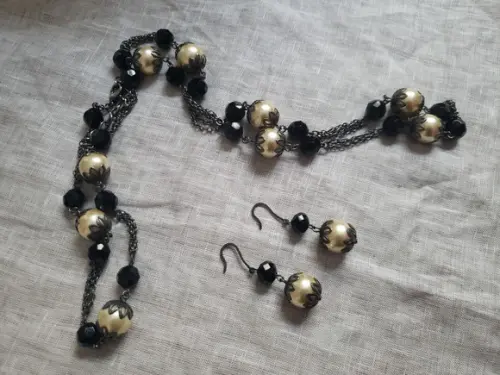 Conjunto de Colar e Brincos de Pérolas e Pedra Ônix